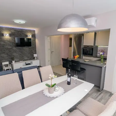 Calm & Πανσιόν Ζαντάρ