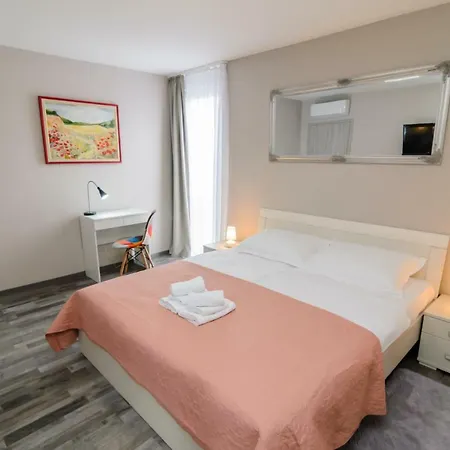 Πανσιόν Calm & 4*