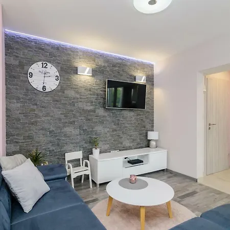 Calm & Πανσιόν 4*